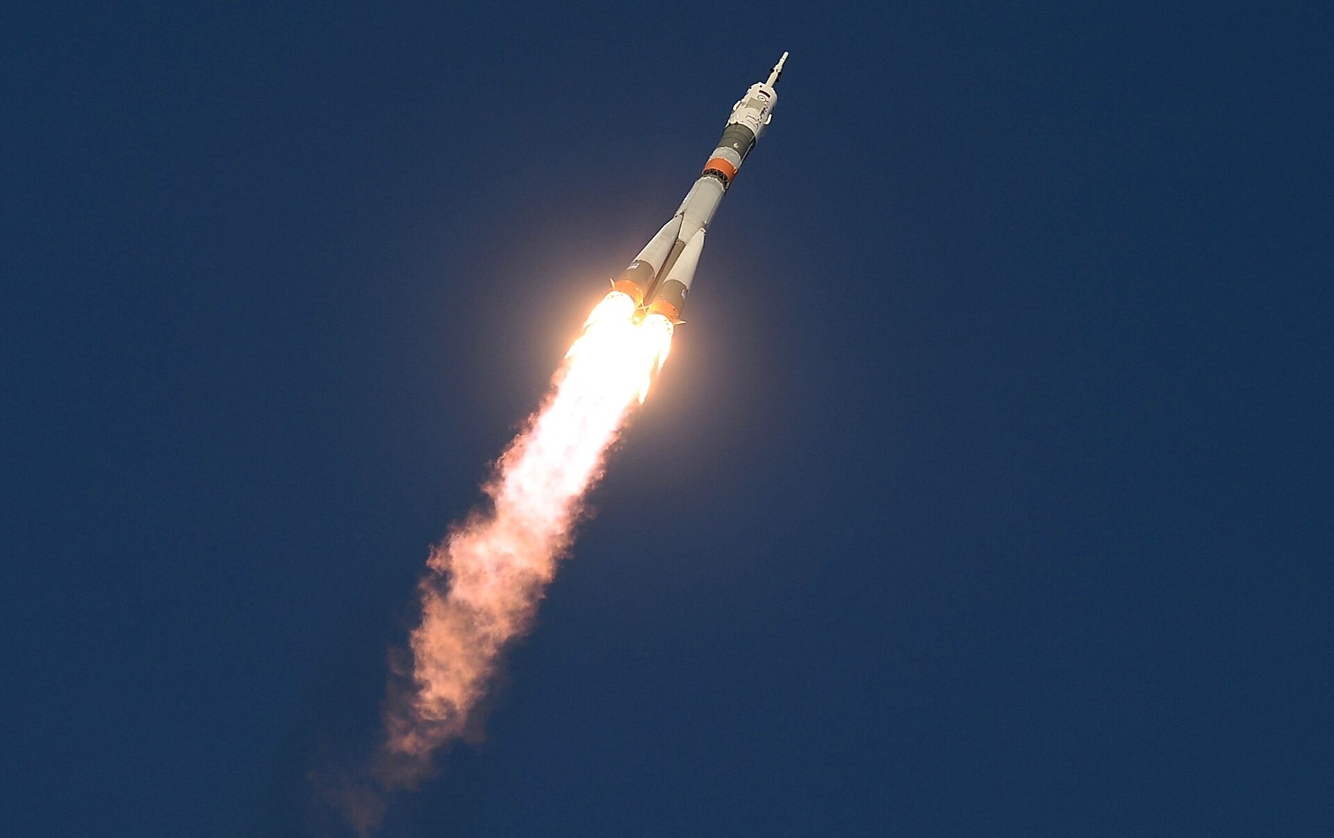 Фото Взлетающей Ракеты В Космос