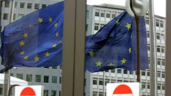 The EU nations flags are mirrored in the windows of the EU Council headquarters ahead of a two-day EU summit in Brussels, Wednesday March 12, 2008 - Sputnik Azərbaycan