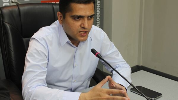 politoloq Elxan Şahinoğlu \ Политолог Эльхан Шахиноглы - Sputnik Азербайджан