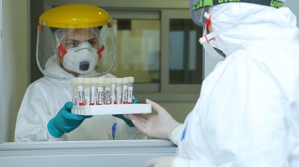 Тест на короновирус в Госпитале Таможенного Комитета, фото из архива - Sputnik Азербайджан