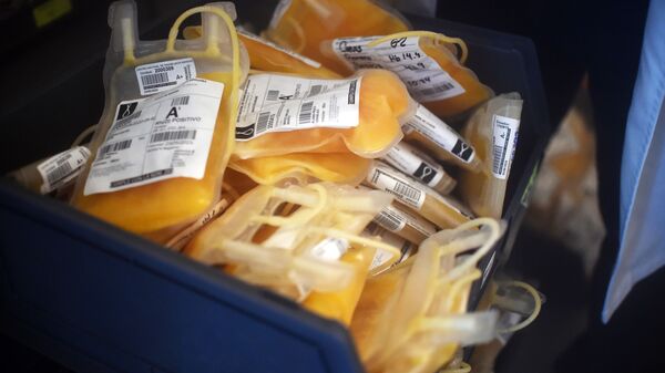 Пакеты с плазмой крови, фото из архива - Sputnik Азербайджан