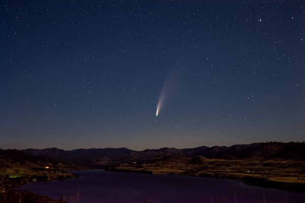 Комета NEOWISE в небе над штатом Вашингтон  - Sputnik Азербайджан