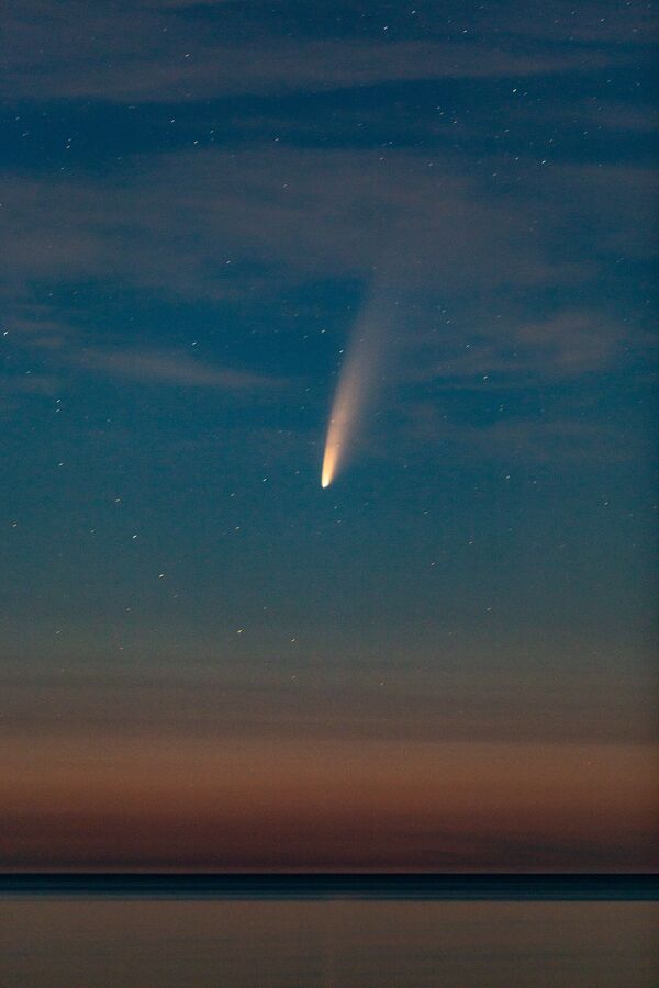 Комета NEOWISE в небе над Канадой - Sputnik Азербайджан