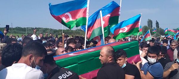 Еще одна жертва провокации ВС Армении - похороны шехида в Билясуваре Еще одна жертва провокации ВС Армении - похороны шехида в Билясуваре - Sputnik Азербайджан