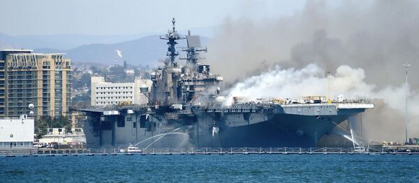 От пожаров до проблем с туалетами: что не так с кораблями США - Sputnik Азербайджан
