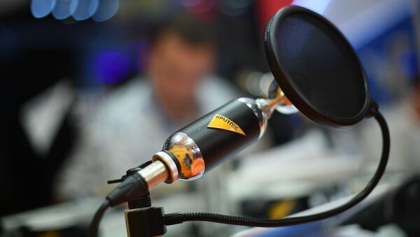 Микрофон в студии радио Sputnik - Sputnik Азербайджан