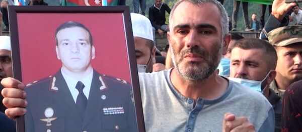 Как прощались с азербайджанским генералом в родном селе Как прощались с азербайджанским генералом в родном селе - Sputnik Азербайджан
