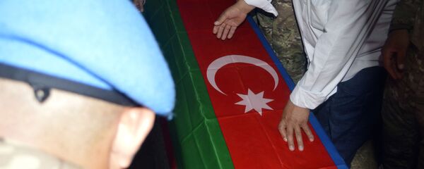 Şəhid mayor Anar Novruzovun dəfn mərasimi Şəhid mayor Anar Novruzovun dəfn mərasimi - Sputnik Азербайджан