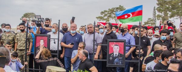 General-mayor Polad Həşimov və polkovnik İlqar Mirzəyev dəfn mərasimi - Sputnik Азербайджан