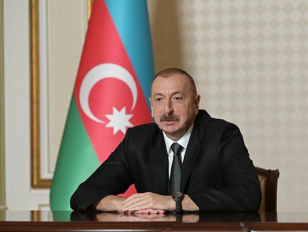 Президент Ильхам Алиев принял новоназначенного главу МИД Джейхуна Байрамова Президент Ильхам Алиев принял новоназначенного главу МИД Джейхуна Байрамова - Sputnik Азербайджан