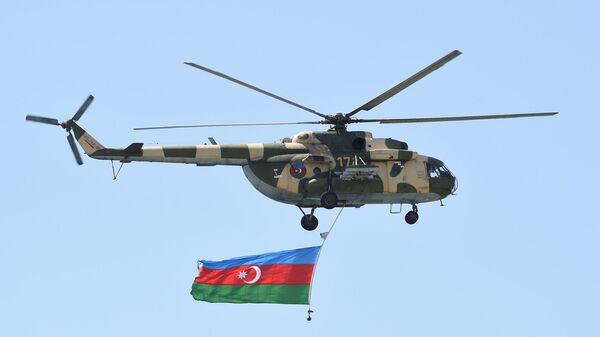 Вертолет Ми-24 с азербайджанским флагом, фото из архива - Sputnik Азербайджан