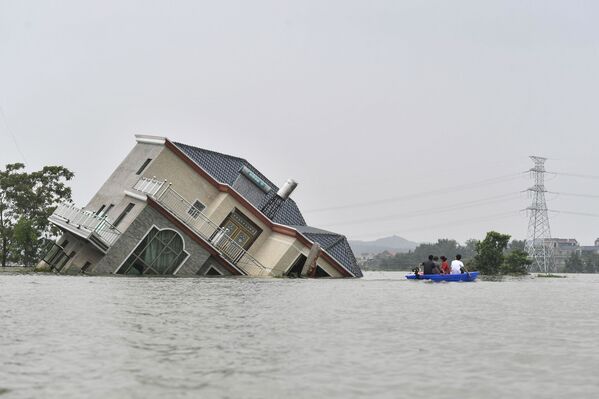 Затопленная деревня в китайской провинции Цзянси, Китай - Sputnik Азербайджан