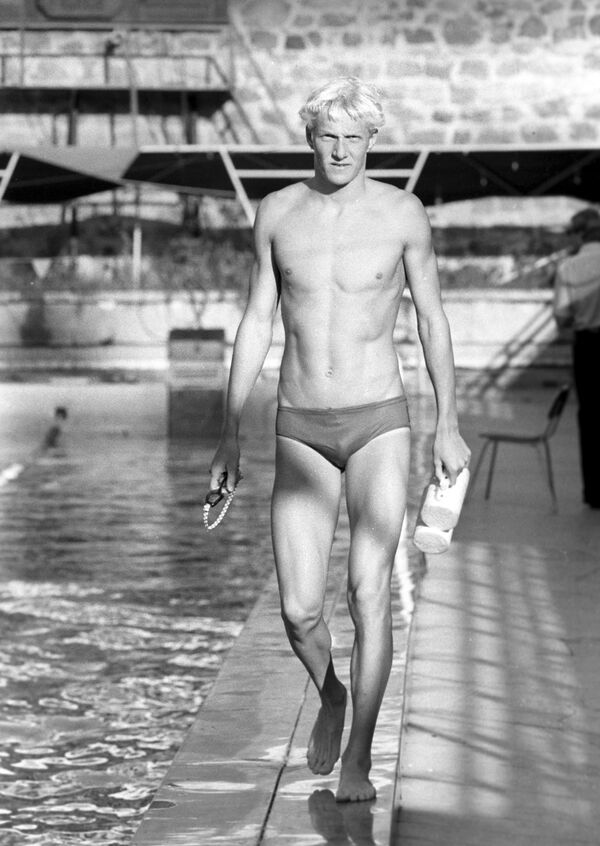 Член сборной команды СССР по плаванию, серебряный призер зимнего чемпионата СССР 1980 года в плавании на 200 метров вольным стилем, бронзовый призер на 400-метровой дистанции Ивар Стуколкин. - Sputnik Азербайджан