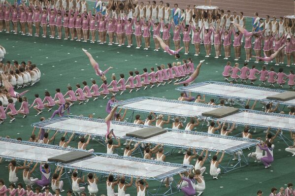 Церемония открытия XXII летних Олимпийских игр в Москве, 1980 год - Sputnik Азербайджан