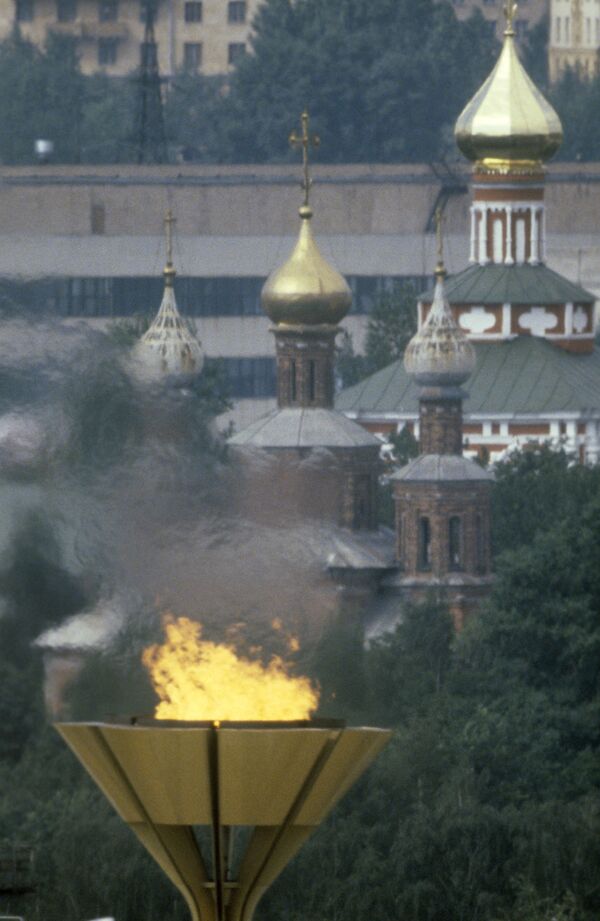 Олимпийский огонь в Москве, 1980 год - Sputnik Азербайджан