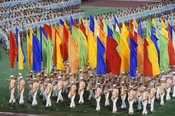 Праздничное шествие спортсменов во время открытия XXII летних Олимпийских игр в Москве, 1980 год - Sputnik Азербайджан