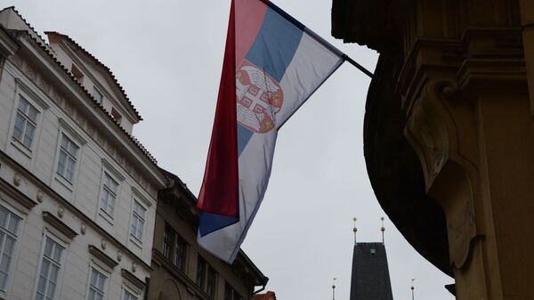Государственный флаг Сербии на здании - Sputnik Azərbaycan