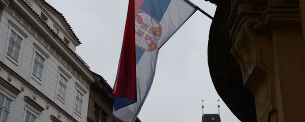 Государственный флаг Сербии на здании - Sputnik Азербайджан