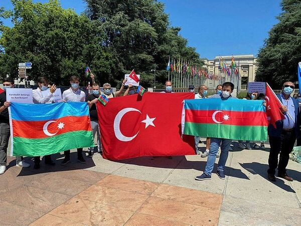 Азербайджанцы провели акции протеста в Европе и Америке Азербайджанцы провели акции протеста в Европе и Америке - Sputnik Азербайджан
