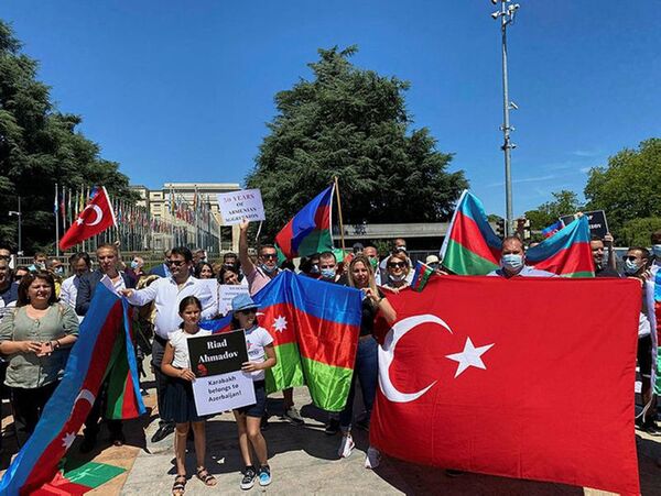 Азербайджанцы провели акции протеста в Европе и Америке Азербайджанцы провели акции протеста в Европе и Америке - Sputnik Азербайджан