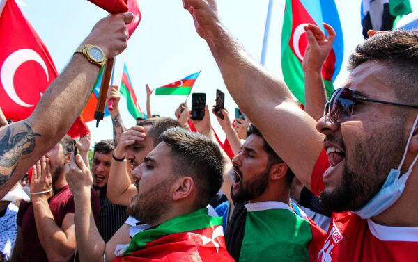 Акция в поддержку Азербайджана в Стамбуле - Sputnik Азербайджан