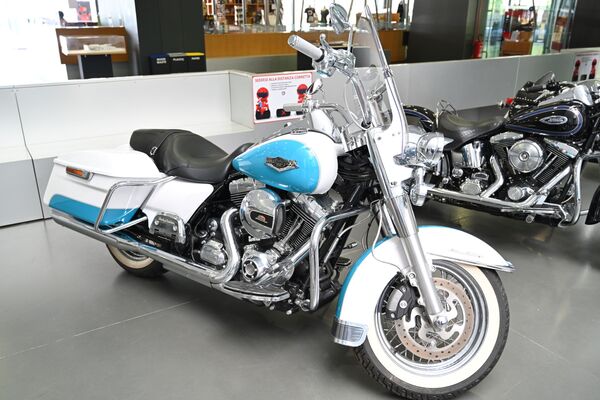 Мотоцикл Harley-Davidson в Автомобильном музее Турина - Sputnik Азербайджан