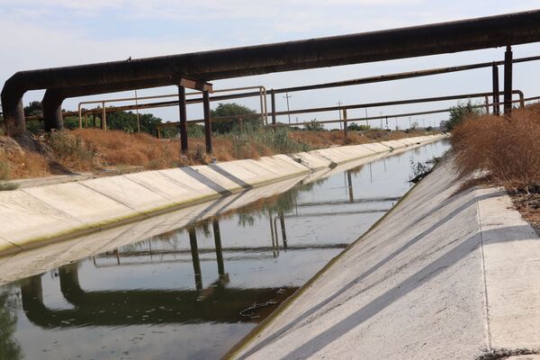 Абшеронский водоканал утопает в бытовых отходах Абшеронский водоканал утопает в бытовых отходах - Sputnik Азербайджан