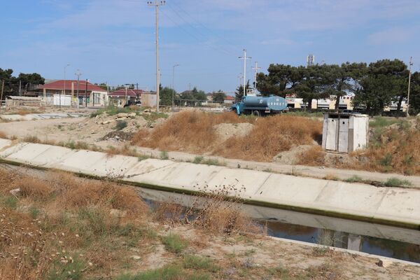 Абшеронский водоканал утопает в бытовых отходах Абшеронский водоканал утопает в бытовых отходах - Sputnik Азербайджан