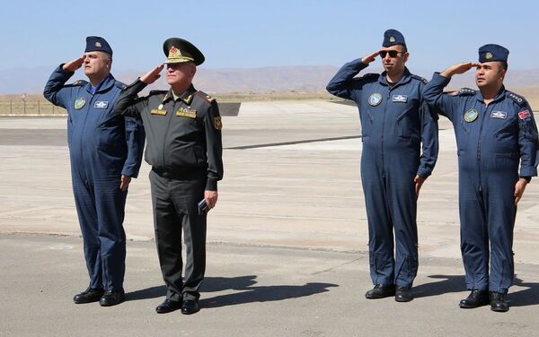 Церемония официальной встречи на военном аэродроме Отдельной общевойсковой армии - Sputnik Азербайджан