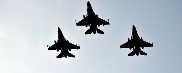 “TurAz Qartalı-2020” təlimlərində iştirak edəcək F-16 təyyarələri Azərbaycana gəlib - Sputnik Азербайджан