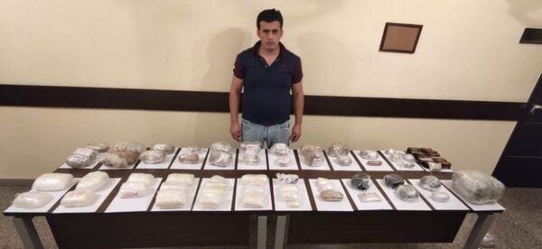 Пограничники задержали машину с 23 килограммами наркотиков Пограничники задержали машину с 23 килограммами наркотиков - Sputnik Азербайджан