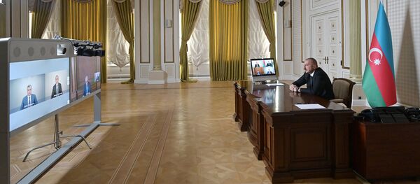 İlham Əliyev videoformatda müşavirə keçirib İlham Əliyev videoformatda müşavirə keçirib - Sputnik Азербайджан