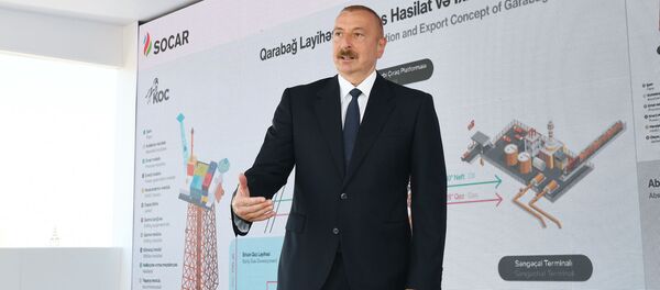 Президент Ильхам Алиев принял участие в церемонии отправки в море опорного блока месторождения Карабах - Sputnik Азербайджан