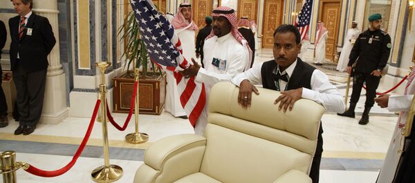 Подготовка помещения ко встрече Дональда Трампа в Эр-Рияде, 2017-ый год Подготовка помещения ко встрече Дональда Трампа в Эр-Рияде, 2017-ый год - Sputnik Азербайджан