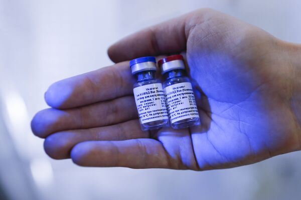 Это не труд пяти месяцев: все о новой российской вакцине от COVID-19 Это не труд пяти месяцев: все о новой российской вакцине от COVID-19 - Sputnik Азербайджан