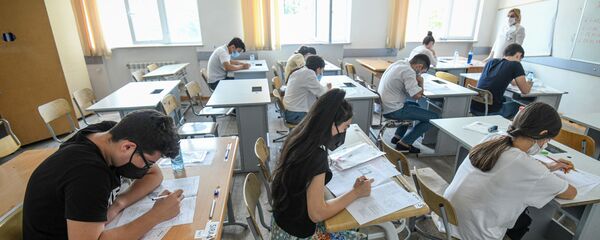 Вступительные экзамены в вузы по II и III группам специальностей Вступительные экзамены в вузы по II и III группам специальностей - Sputnik Азербайджан