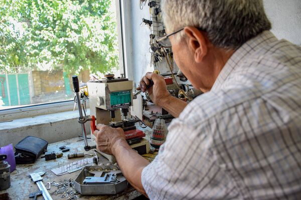 Человек, перед которым открываются все двери: история ключных дел мастера Человек, перед которым открываются все двери: история ключных дел мастера - Sputnik Азербайджан
