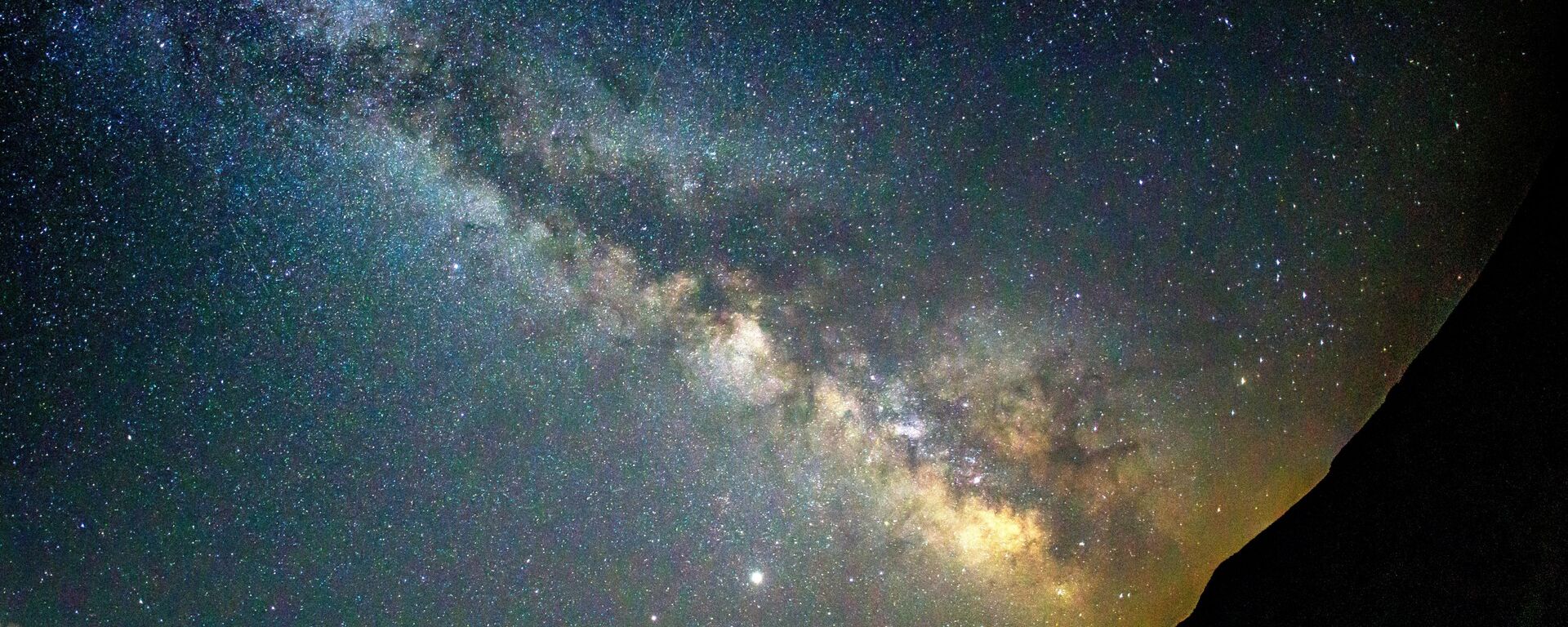 Звездное небо, наблюдаемое в Краснодарском крае во время метеорного потока Персеиды - Sputnik Азербайджан, 1920, 06.10.2023