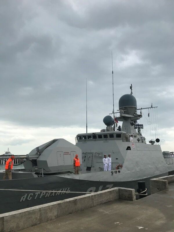 Как в Баку встречали боевые корабли Каспийской флотилии РФ - фото Как в Баку встречали боевые корабли Каспийской флотилии РФ - фото - Sputnik Азербайджан