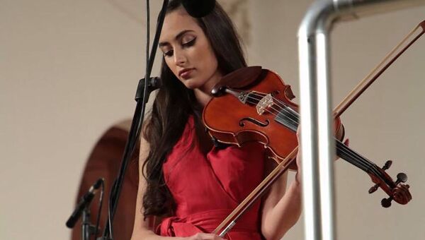Азербайджанская скрипачка Джанель Наджафли, фото из архива - Sputnik Азербайджан