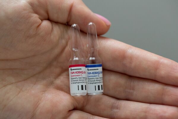 Это не труд пяти месяцев: все о новой российской вакцине от COVID-19 Это не труд пяти месяцев: все о новой российской вакцине от COVID-19 - Sputnik Азербайджан