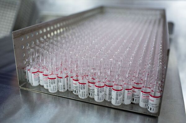 Производство вакцины от COVID-19 на фармацевтическом заводе Биннофарм - Sputnik Азербайджан