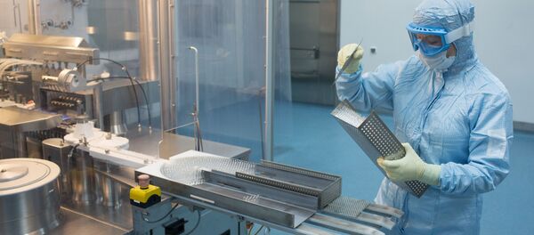 Производство вакцины от COVID-19 на фармацевтическом заводе Биннофарм - Sputnik Азербайджан