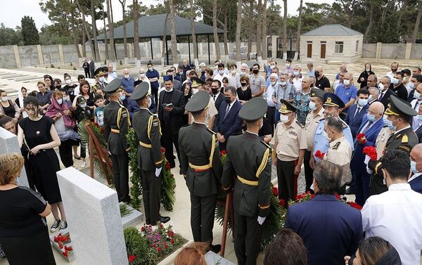 Церемония поминовения военнослужащих, павших шехидами в Товузских боях - Sputnik Азербайджан