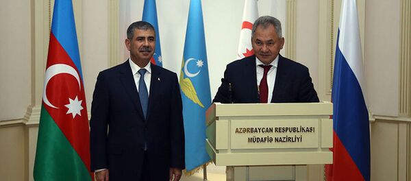 Azərbaycan və Rusiya Müdafiə nazirləri hərbi əməkdaşlıq məsələlərini müzakirə ediblər - Sputnik Азербайджан