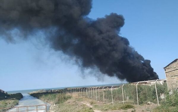 Пожар поблизости от поселка Химиков - Sputnik Азербайджан