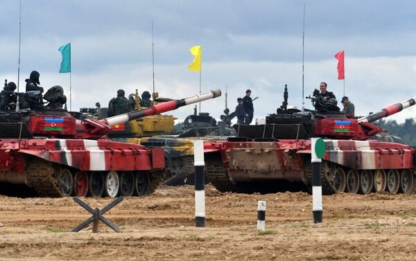 Азербайджанские танкисты, участвующие в конкурсе «Танковый биатлон» - Sputnik Азербайджан