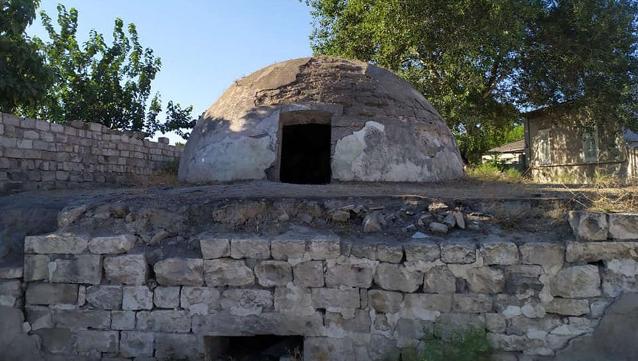 Баку бани фото. Баку пригород. Бакинские старинные бани. Mastaga Азербайджан. Старинные бани в Азербайджане.