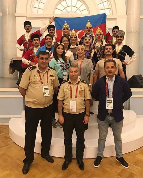 Армейские танцоры и певцы успешно выступили в Москве - МО Азербайджана Армейские танцоры и певцы успешно выступили в Москве - МО Азербайджана - Sputnik Азербайджан