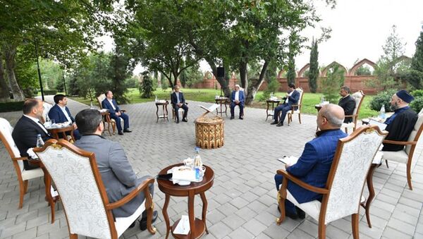 Встреча помощника президента Азербайджана Анара Алакбарова  с религиозными деятелями - Sputnik Азербайджан